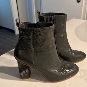 Ladies size 6 Leather boots in Grey and Snakeskin Pattern.